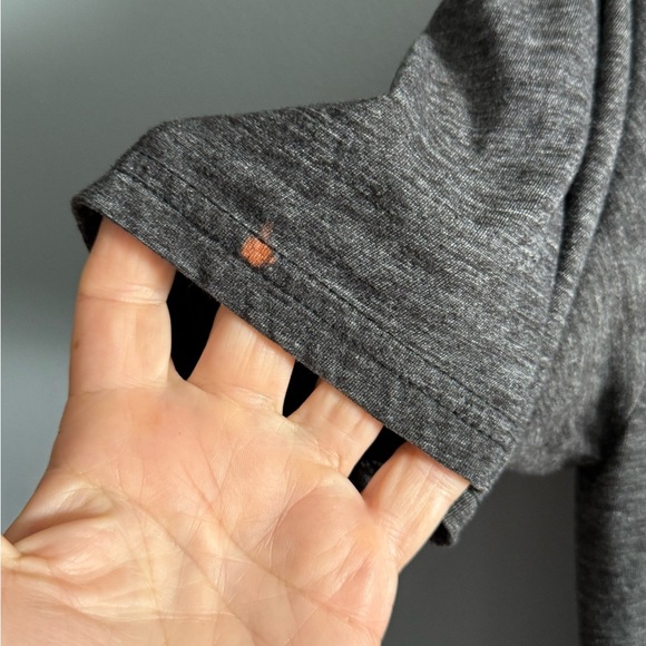 QUEEN Heathered Gray Short Sleeve Unisex Graphic Tee TINY Flaw Sz M 18" PTP - Picture 3 of 5